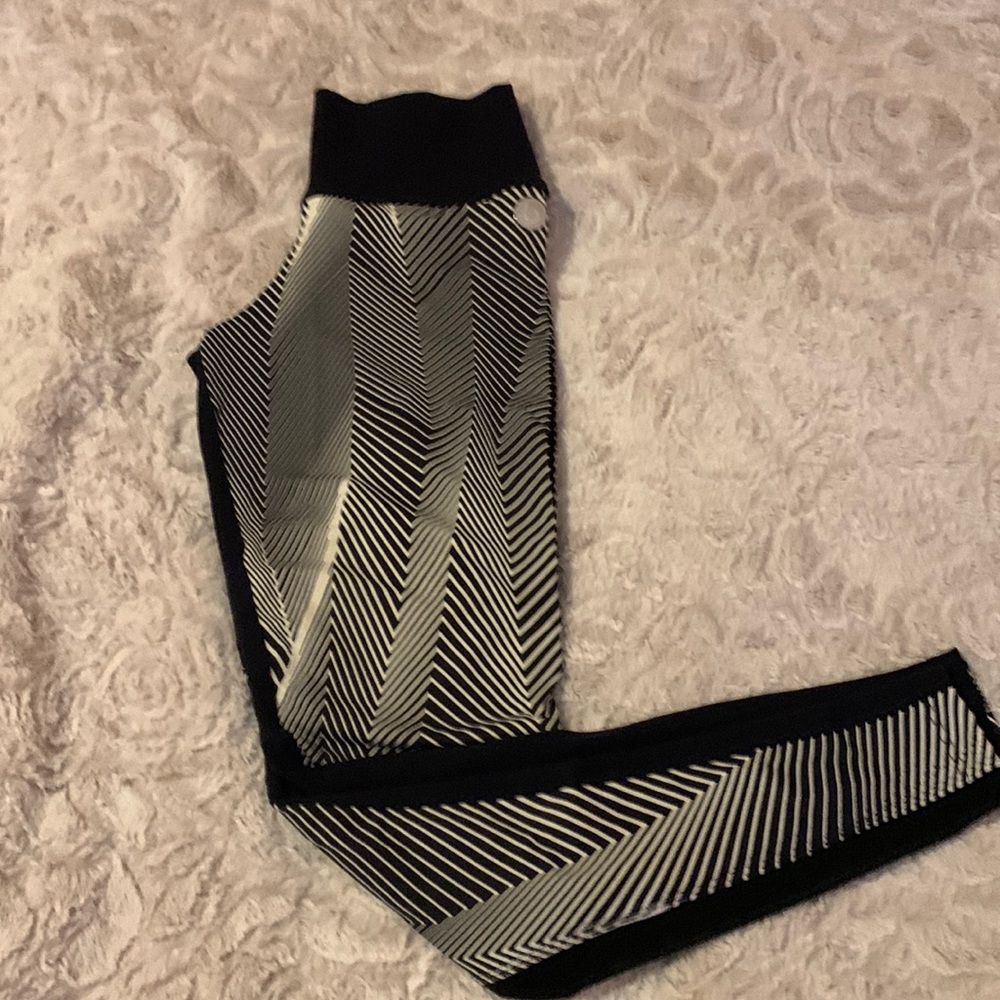 BROFITWEAR LEGGINGS SIZE  SMALL